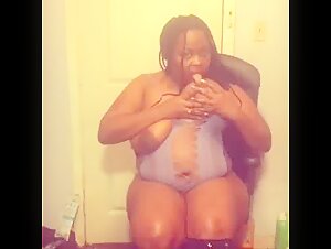 BBW ebony girl shows her body on webcam