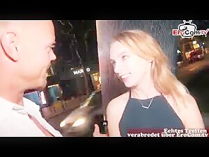 S&uuml;&szlig;e deutsche blonde Teen mit kleinen Titten beim echten Sextreffen